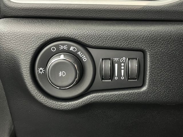 2026 Chrysler Pacifica Select Carrollton TX
