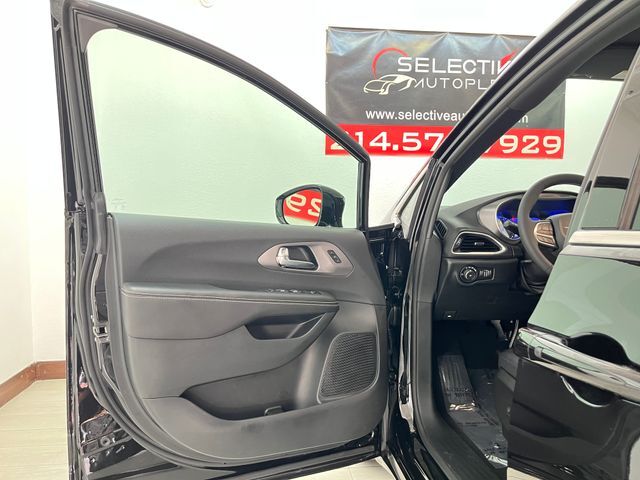 2026 Chrysler Pacifica Select Carrollton TX