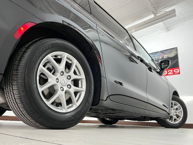 2026 Chrysler Pacifica Select Carrollton TX