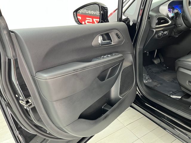 2026 Chrysler Pacifica Select Carrollton TX
