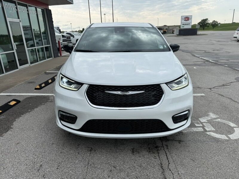 2026 Chrysler Pacifica Select Collinsville OK