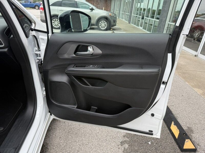 2026 Chrysler Pacifica Select Collinsville OK