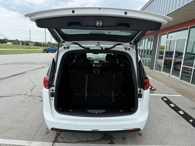 2026 Chrysler Pacifica Select Collinsville OK