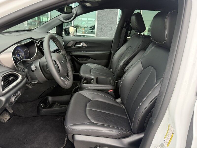 2026 Chrysler Pacifica Select Collinsville OK