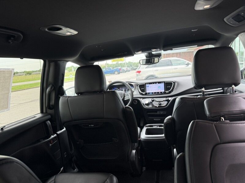 2026 Chrysler Pacifica Select Collinsville OK