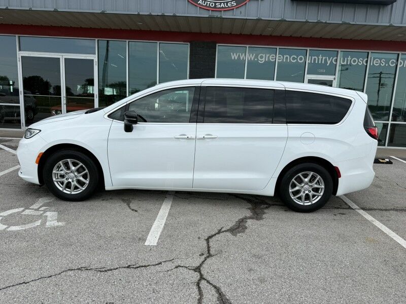 2026 Chrysler Pacifica Select Collinsville OK