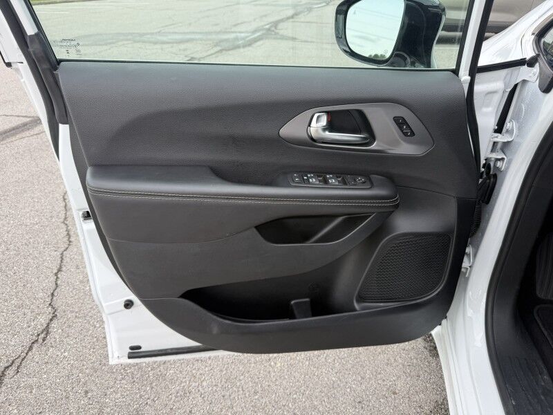 2026 Chrysler Pacifica Select Collinsville OK