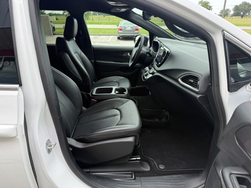 2026 Chrysler Pacifica Select Collinsville OK