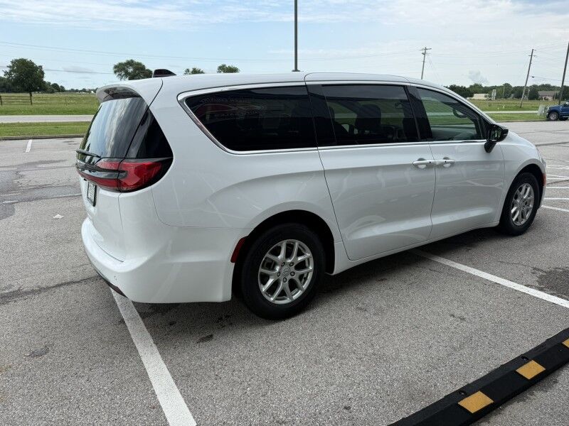 2026 Chrysler Pacifica Select Collinsville OK