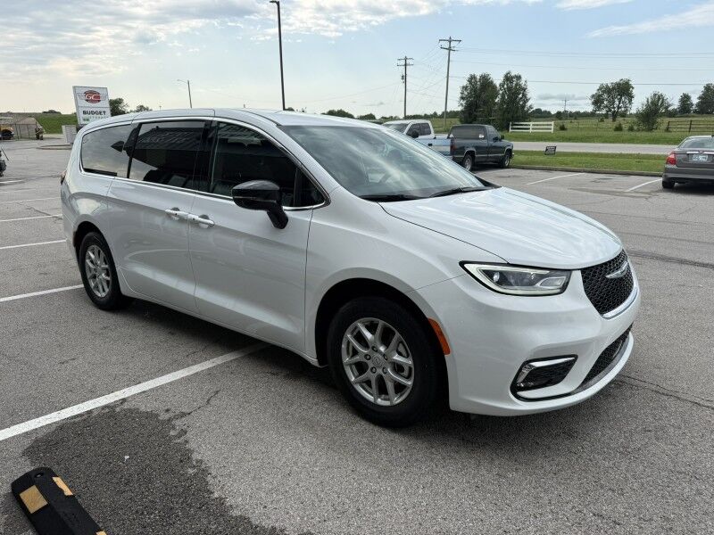 2026 Chrysler Pacifica Select Collinsville OK