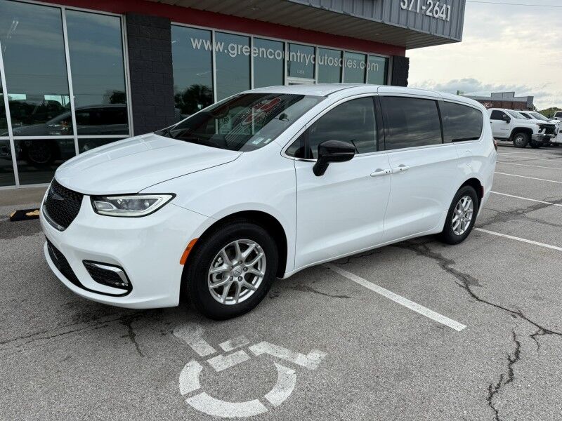 2026 Chrysler Pacifica Select Collinsville OK