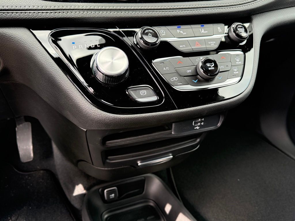 2026 Chrysler Pacifica Select Crestwood KY