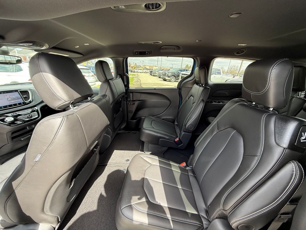 2026 Chrysler Pacifica Select Crestwood KY