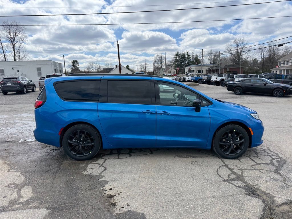 2026 Chrysler Pacifica Select Crestwood KY