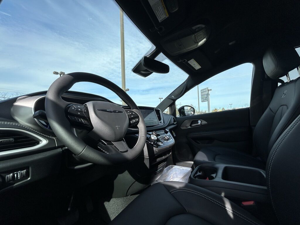 2026 Chrysler Pacifica Select Crestwood KY