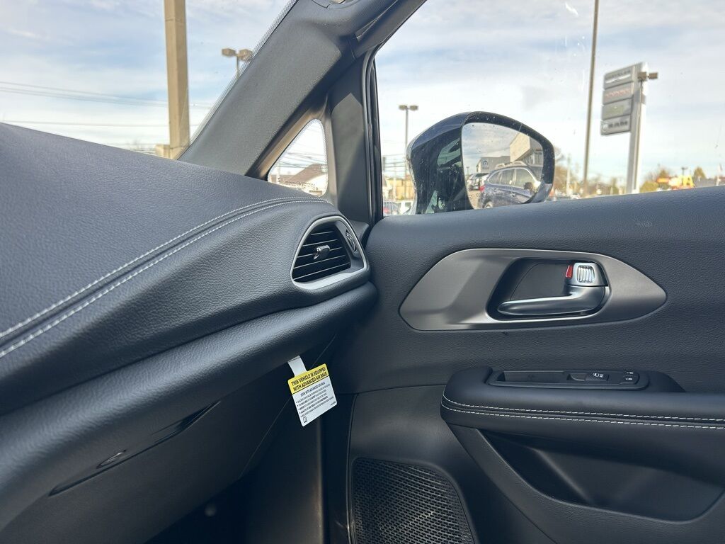 2026 Chrysler Pacifica Select Crestwood KY