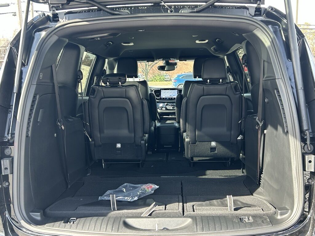 2026 Chrysler Pacifica Select Crestwood KY