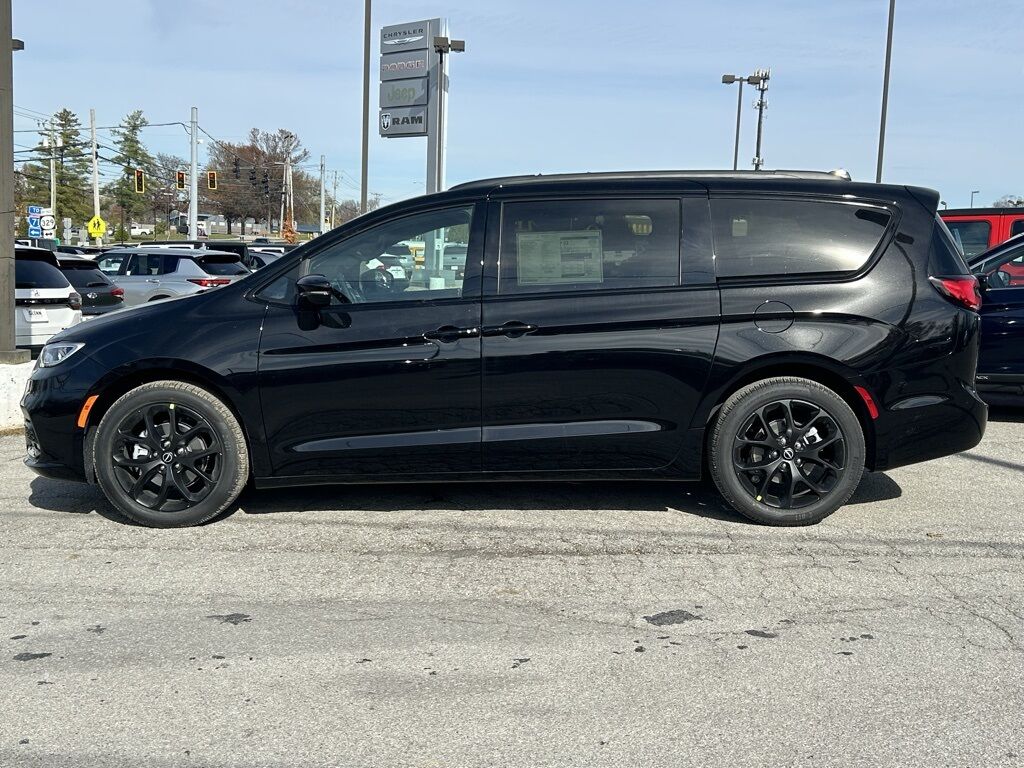 2026 Chrysler Pacifica Select Crestwood KY
