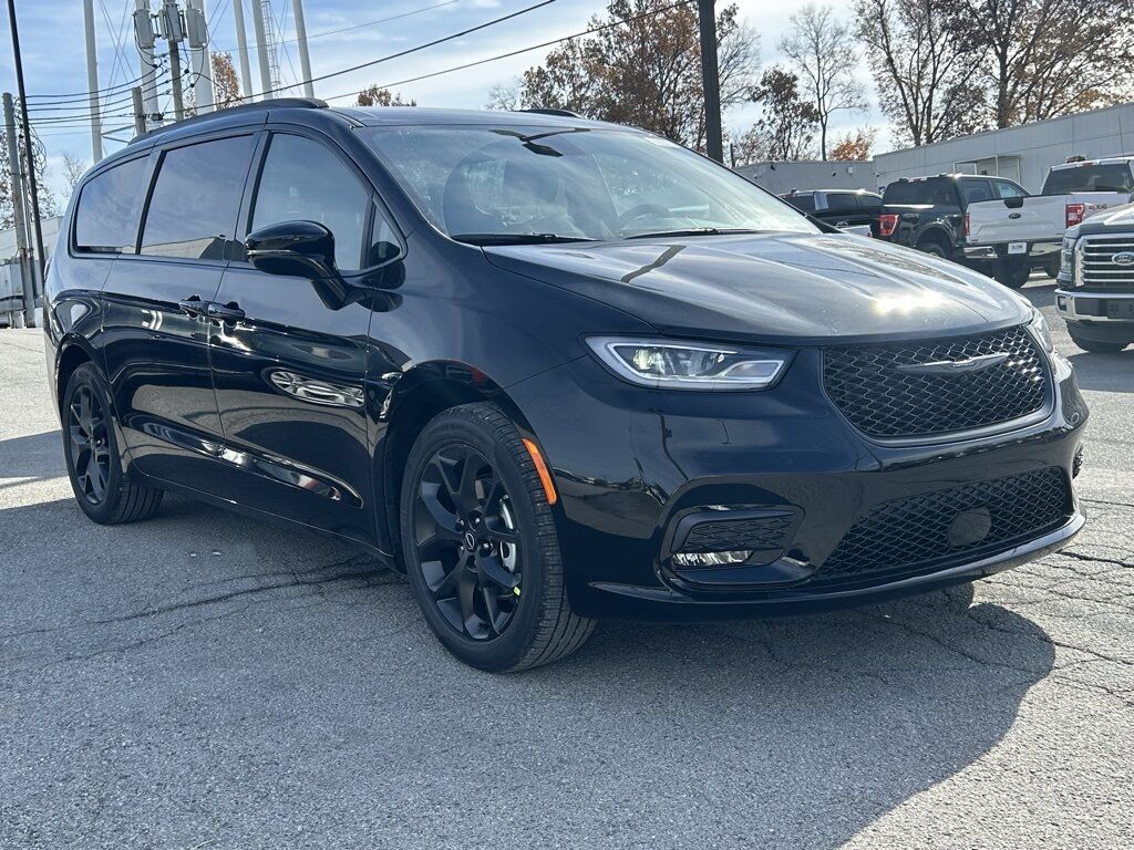2026 Chrysler Pacifica Select Crestwood KY