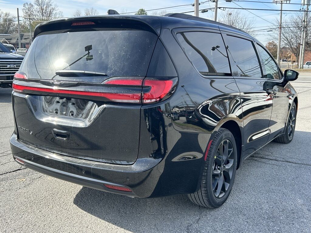 2026 Chrysler Pacifica Select Crestwood KY