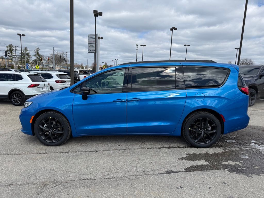 2026 Chrysler Pacifica Select Crestwood KY