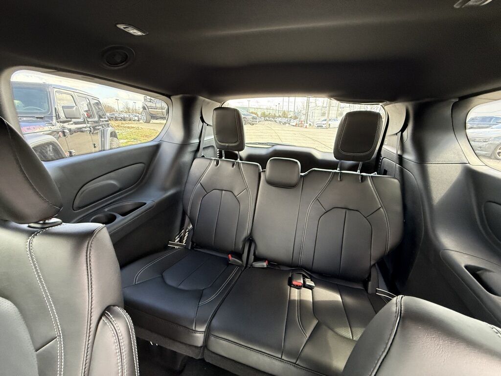 2026 Chrysler Pacifica Select Crestwood KY