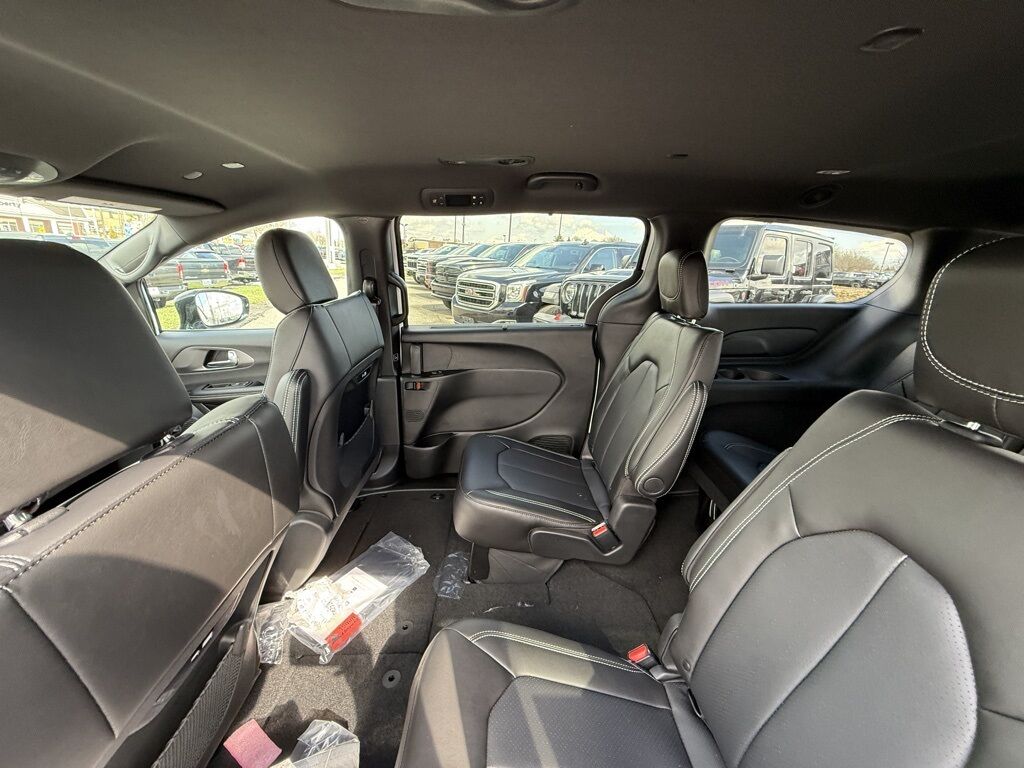 2026 Chrysler Pacifica Select Crestwood KY