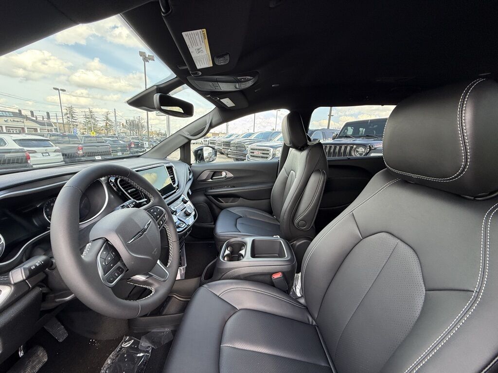 2026 Chrysler Pacifica Select Crestwood KY