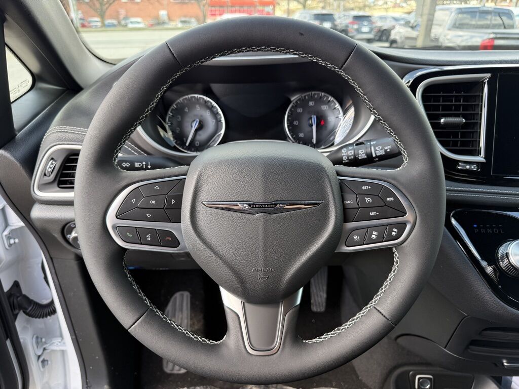 2026 Chrysler Pacifica Select Crestwood KY