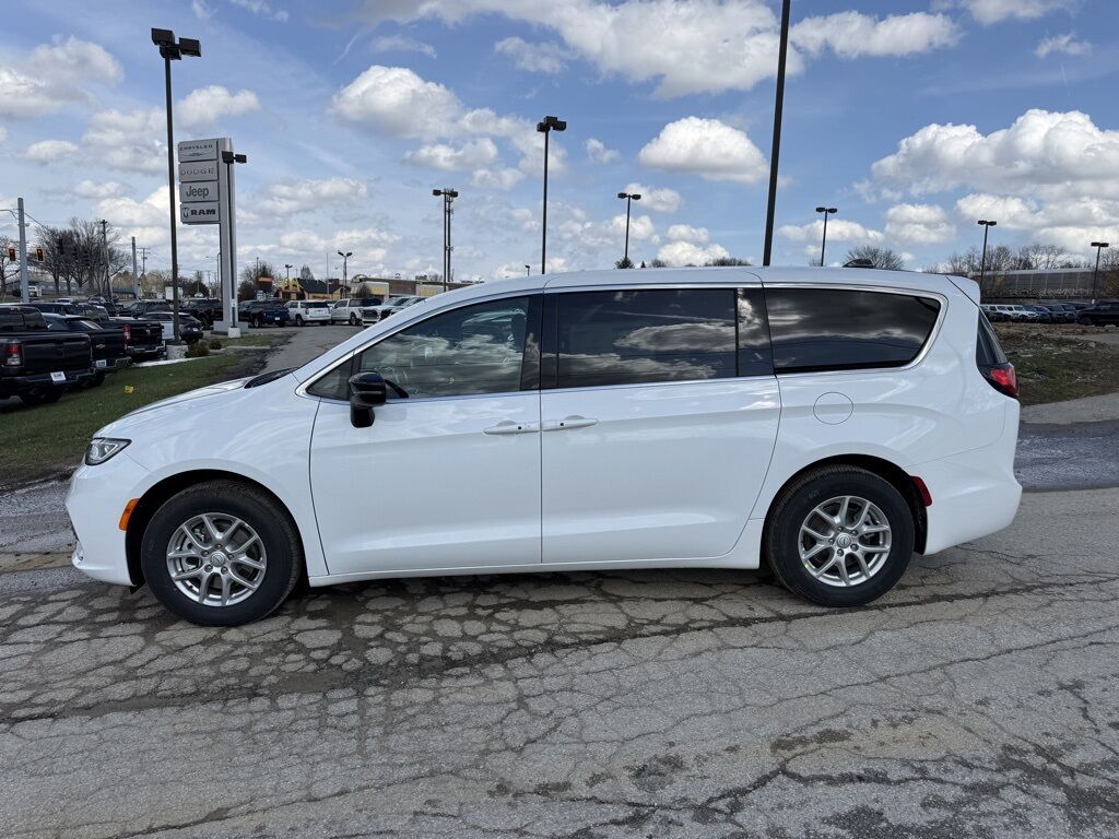 2026 Chrysler Pacifica Select Crestwood KY