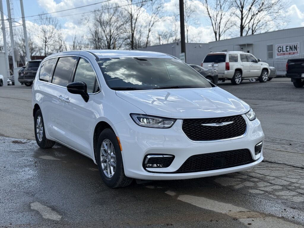 2026 Chrysler Pacifica Select Crestwood KY