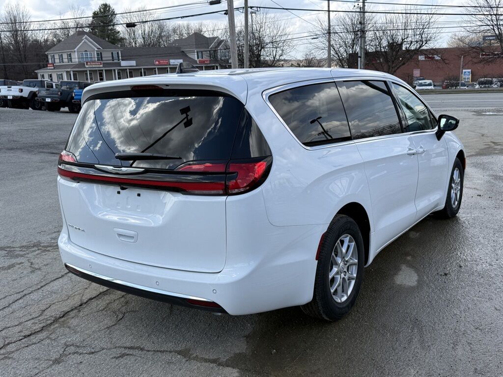 2026 Chrysler Pacifica Select Crestwood KY