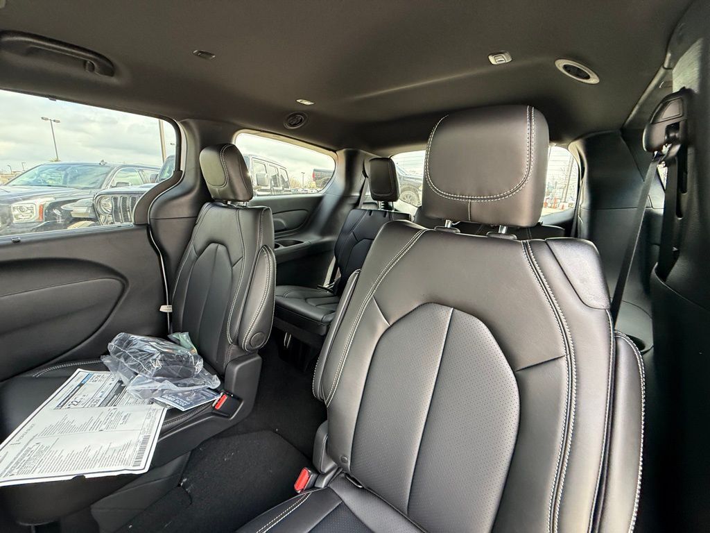 2026 Chrysler Pacifica Select Crestwood KY