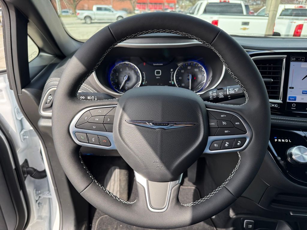 2026 Chrysler Pacifica Select Crestwood KY