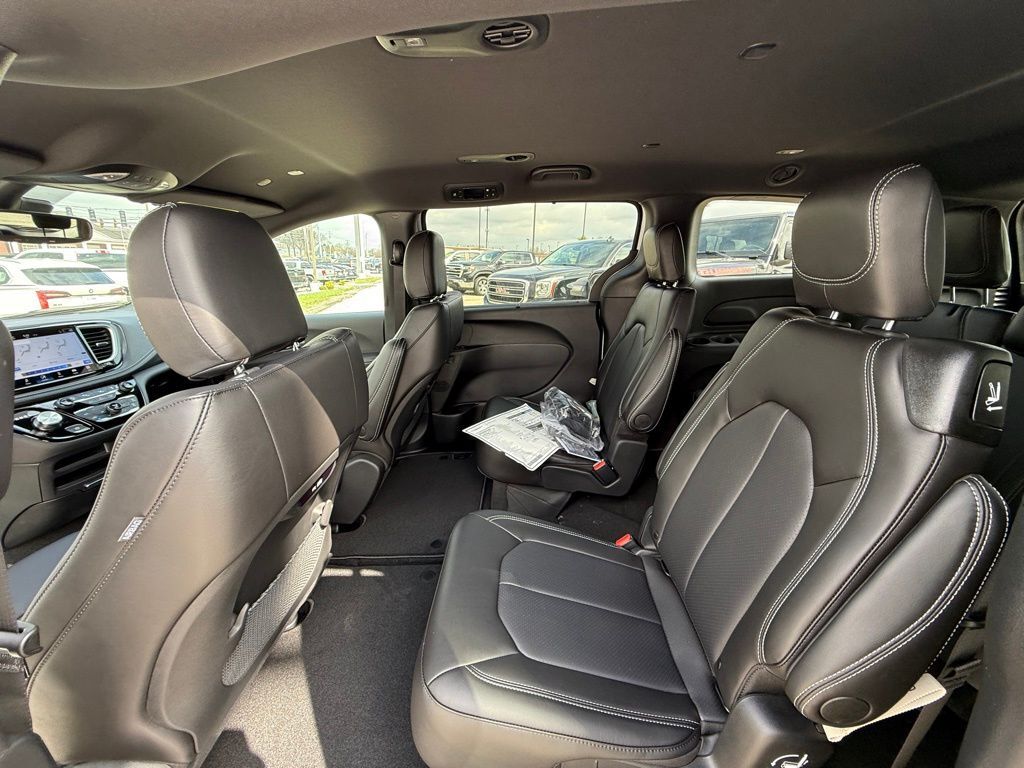 2026 Chrysler Pacifica Select Crestwood KY