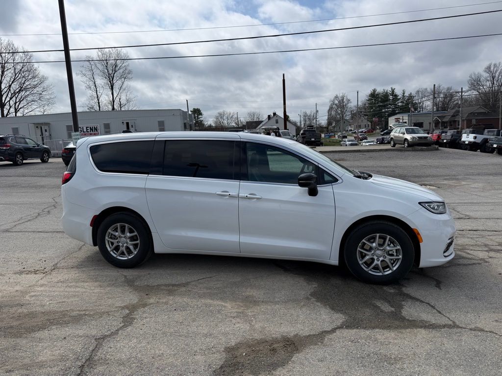 2026 Chrysler Pacifica Select Crestwood KY
