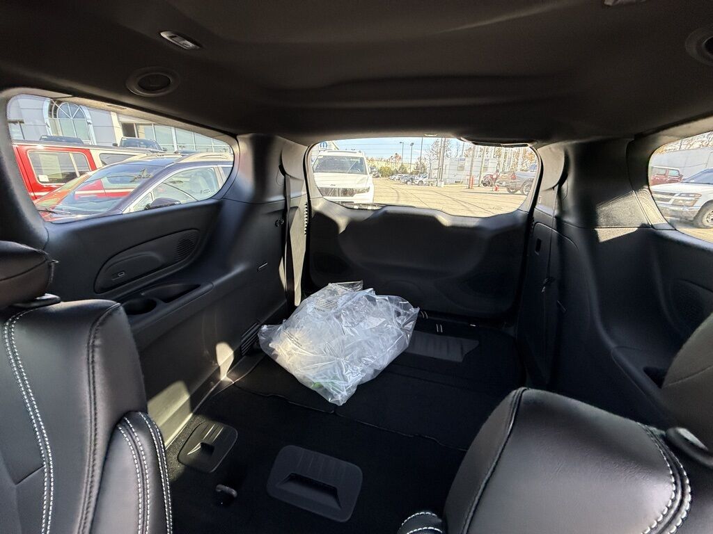 2026 Chrysler Pacifica Select Crestwood KY