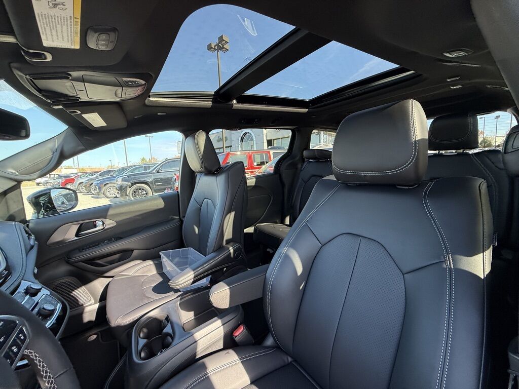 2026 Chrysler Pacifica Select Crestwood KY