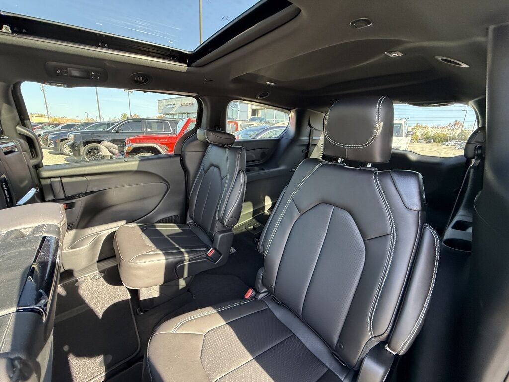 2026 Chrysler Pacifica Select Crestwood KY