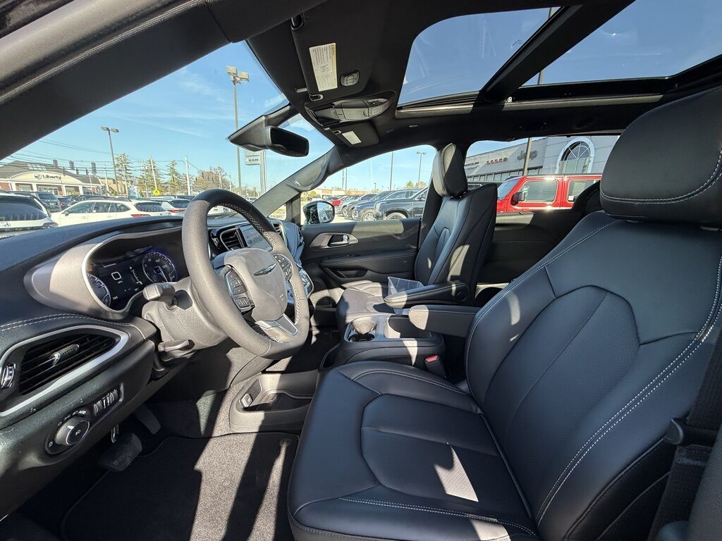 2026 Chrysler Pacifica Select Crestwood KY