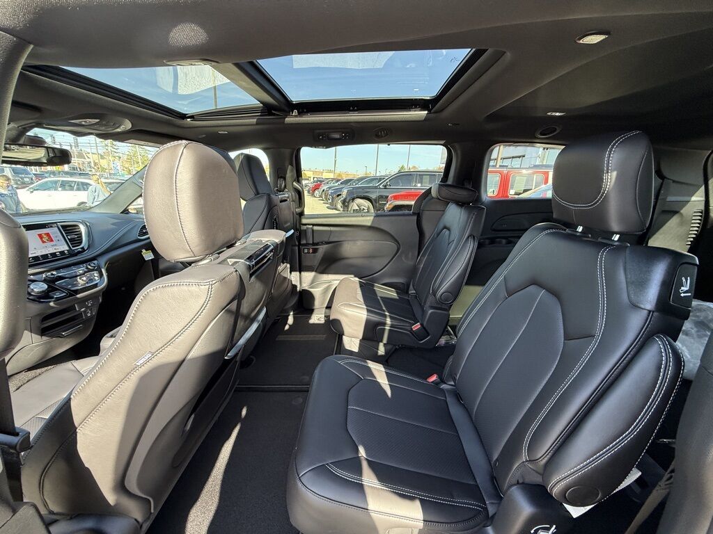 2026 Chrysler Pacifica Select Crestwood KY