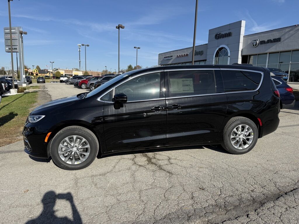 2026 Chrysler Pacifica Select Crestwood KY