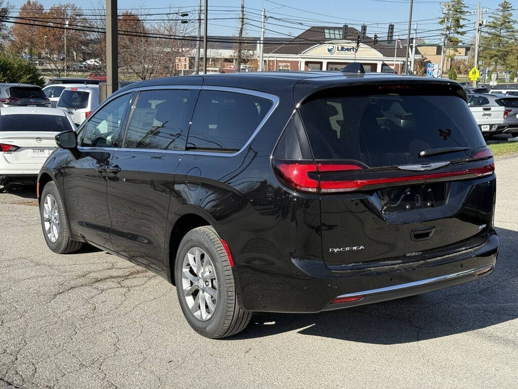 2026 Chrysler Pacifica Select Crestwood KY