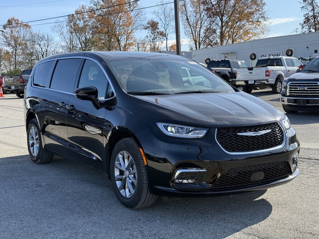 2026 Chrysler Pacifica Select Crestwood KY