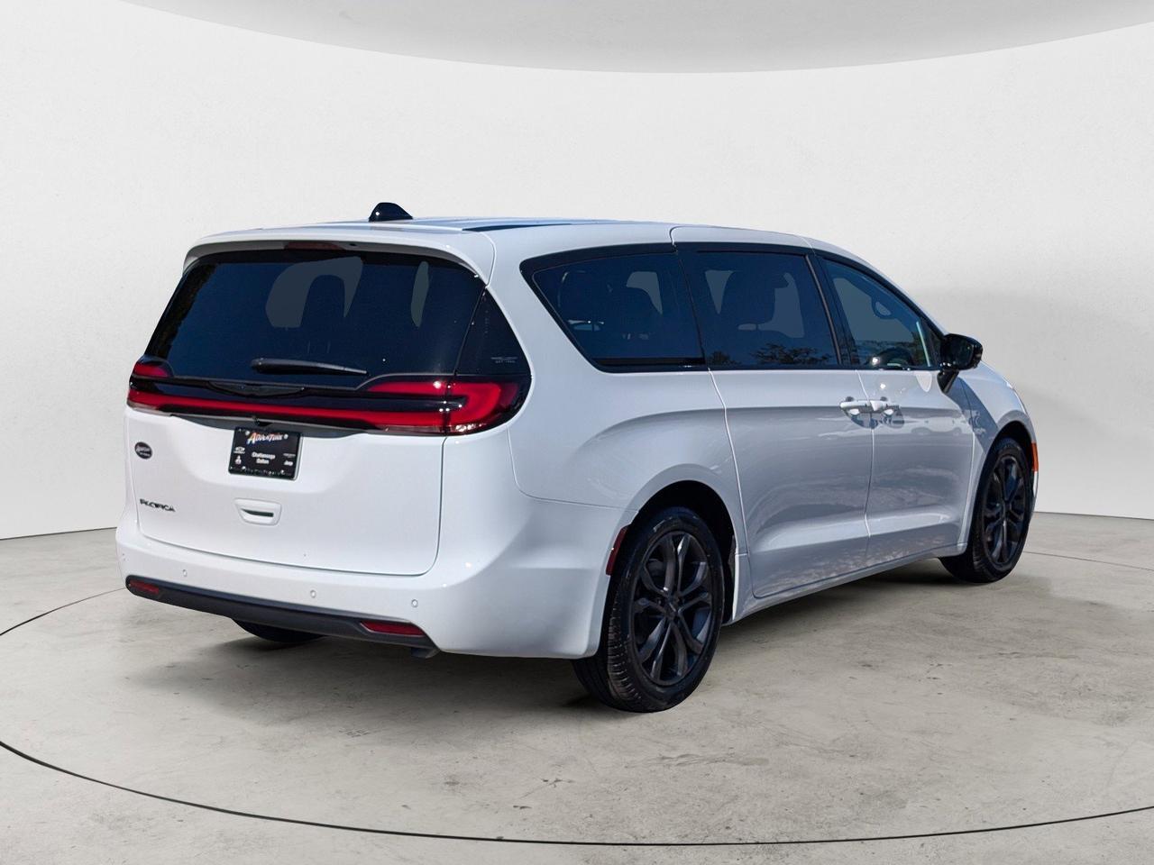 2026 Chrysler Pacifica Select Dalton GA