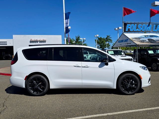 2026 Chrysler Pacifica Select Folsom CA