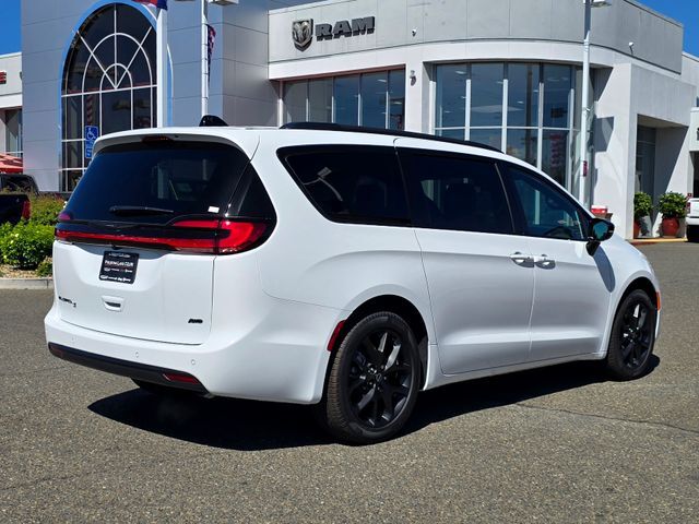 2026 Chrysler Pacifica Select Folsom CA