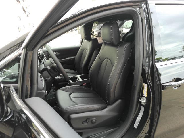 2026 Chrysler Pacifica Select Plano TX