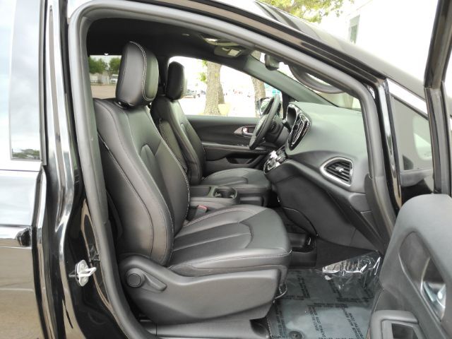 2026 Chrysler Pacifica Select Plano TX