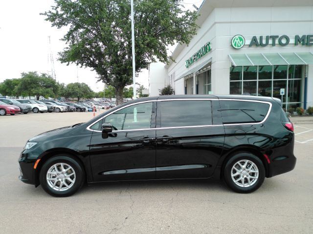 2026 Chrysler Pacifica Select Plano TX